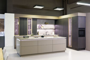 neo-lodge-moderne-küche-eiche-mamor-grau