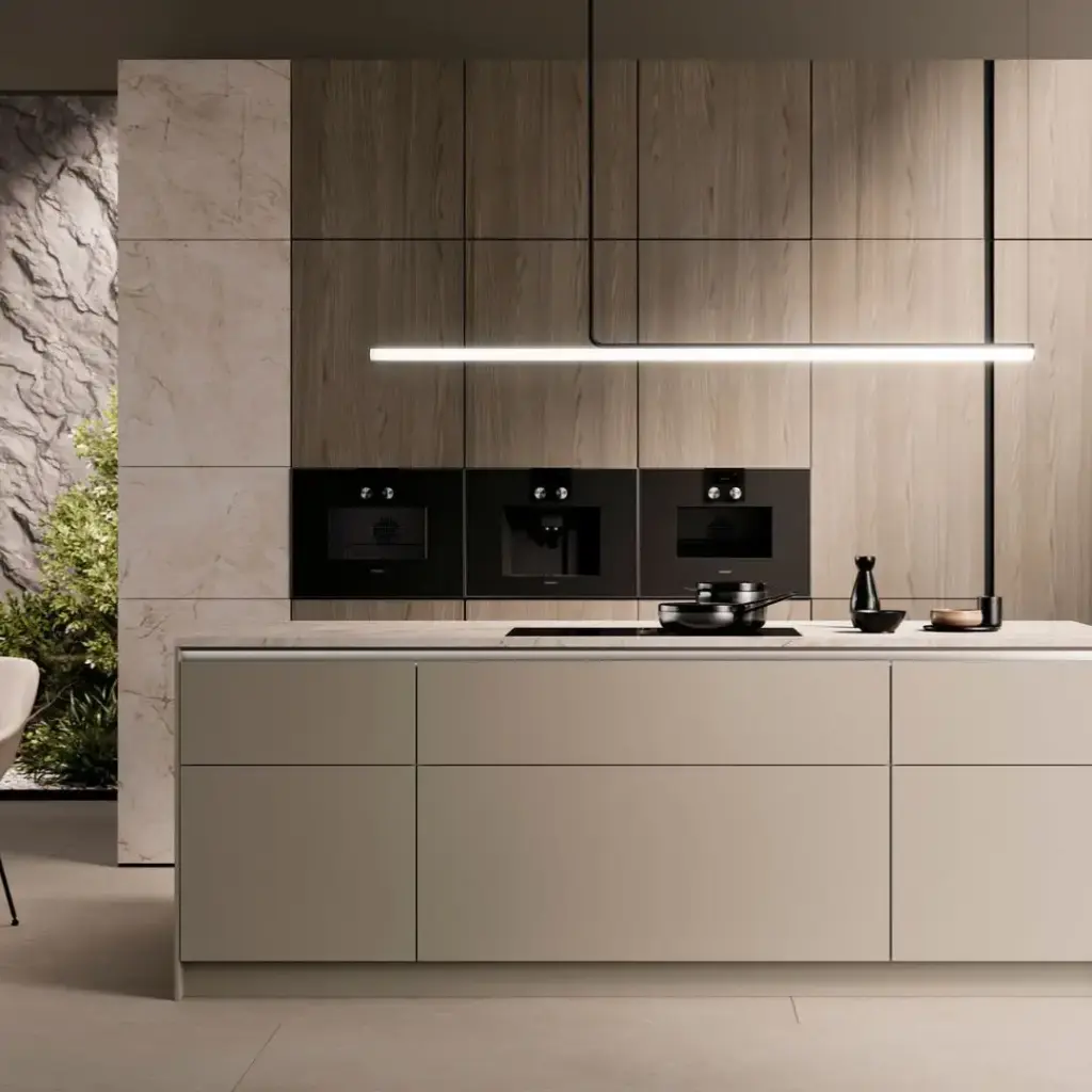 küchenhersteller-leicht-design-inselkueche-miro-rocca-grifflos-sandbeige-creme