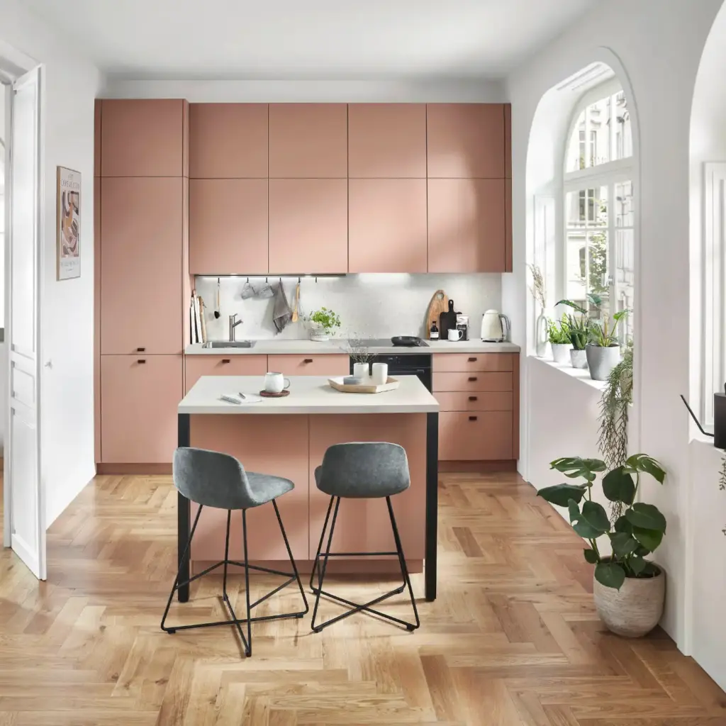 küchenhersteller-nobilia-inselkueche-modern-koralle-rosa