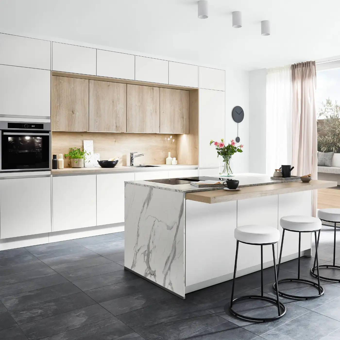 nobilia-inselkueche-weiss-marmor