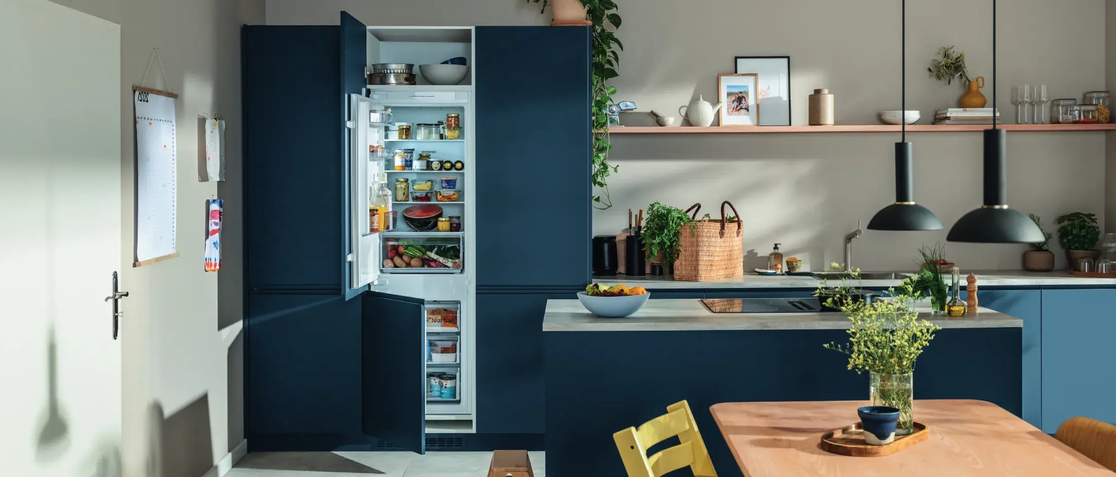 Constructa_New_Look_elektrogeräte-kühl-gefrier-kombination-blau