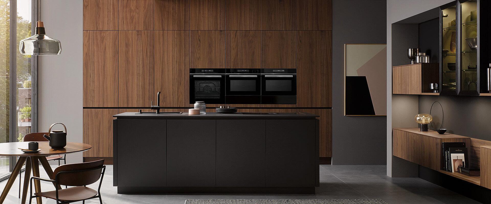 Blaupunkt Einbaugeräte der Dark Steel Serie in einer Küche von Häcker