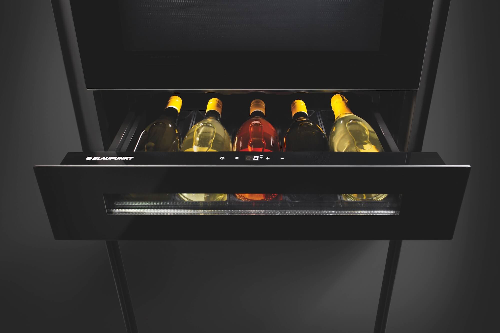 Blaupunkt Weinkühlschrank zum Einbau mit beleuchteten Flaschen