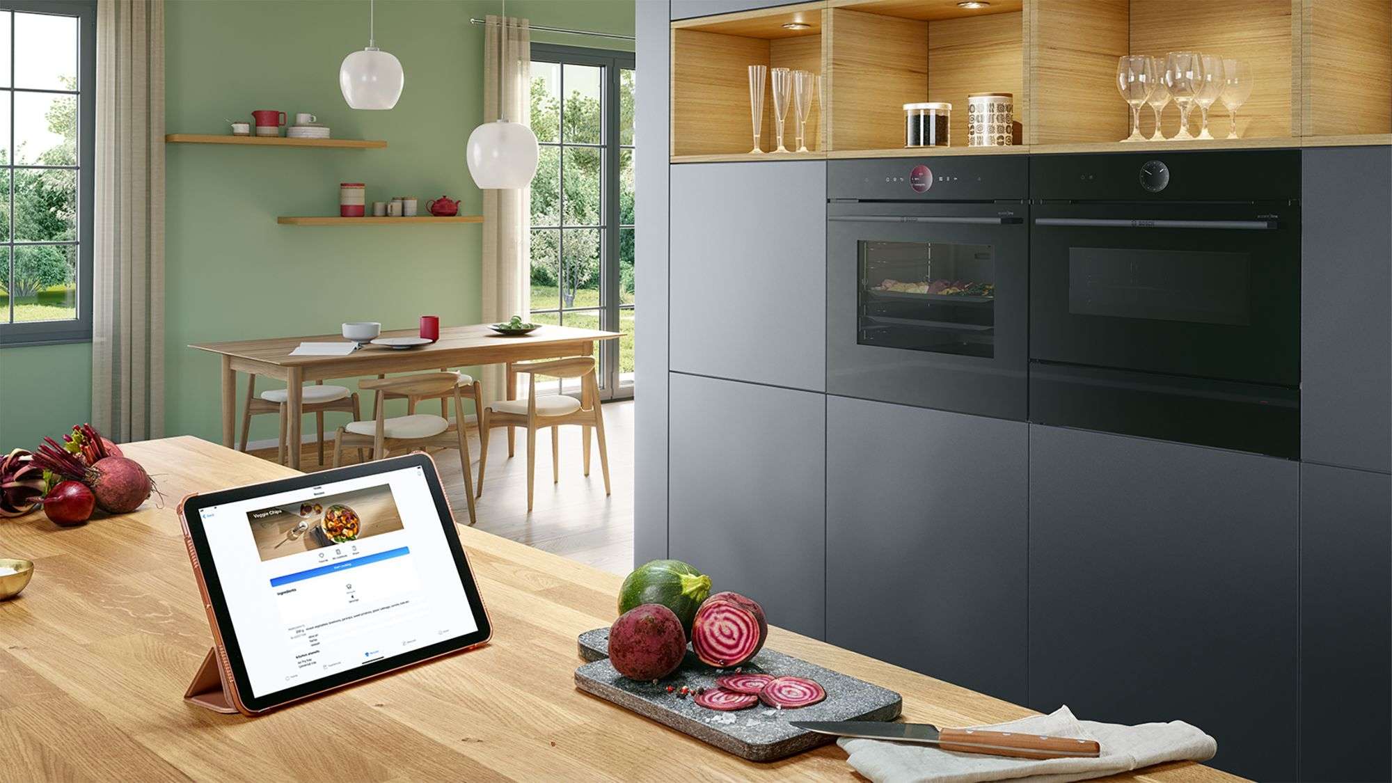 Vernetzte Küchengeräte: Bosch Backöfen mit Home Connect auf dem Tablet in einer smarten Küche