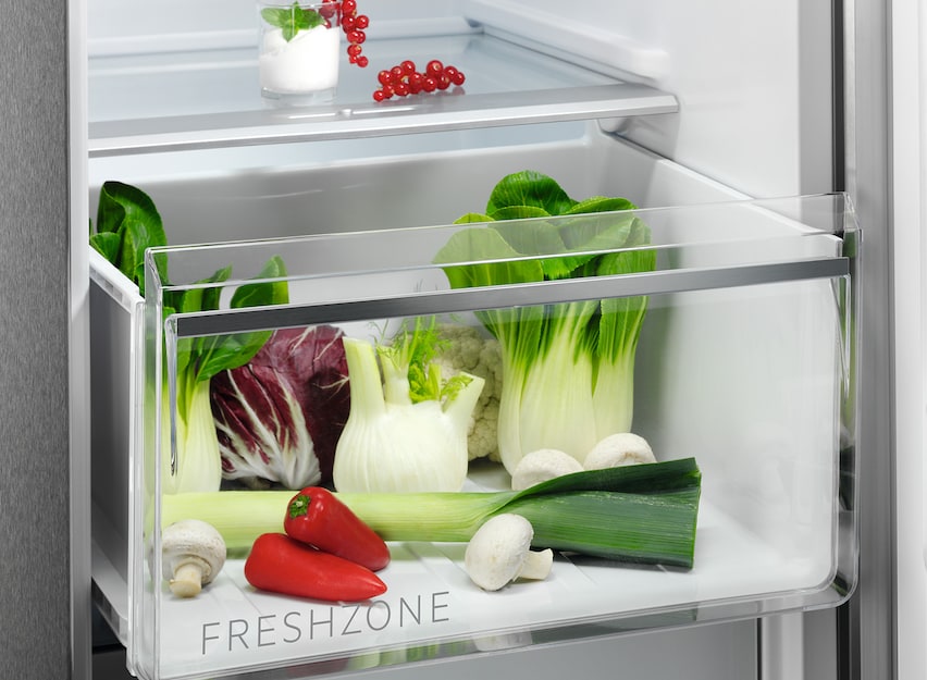 AEG Kühlschrank mit Frischefach für Gemüse und Obst