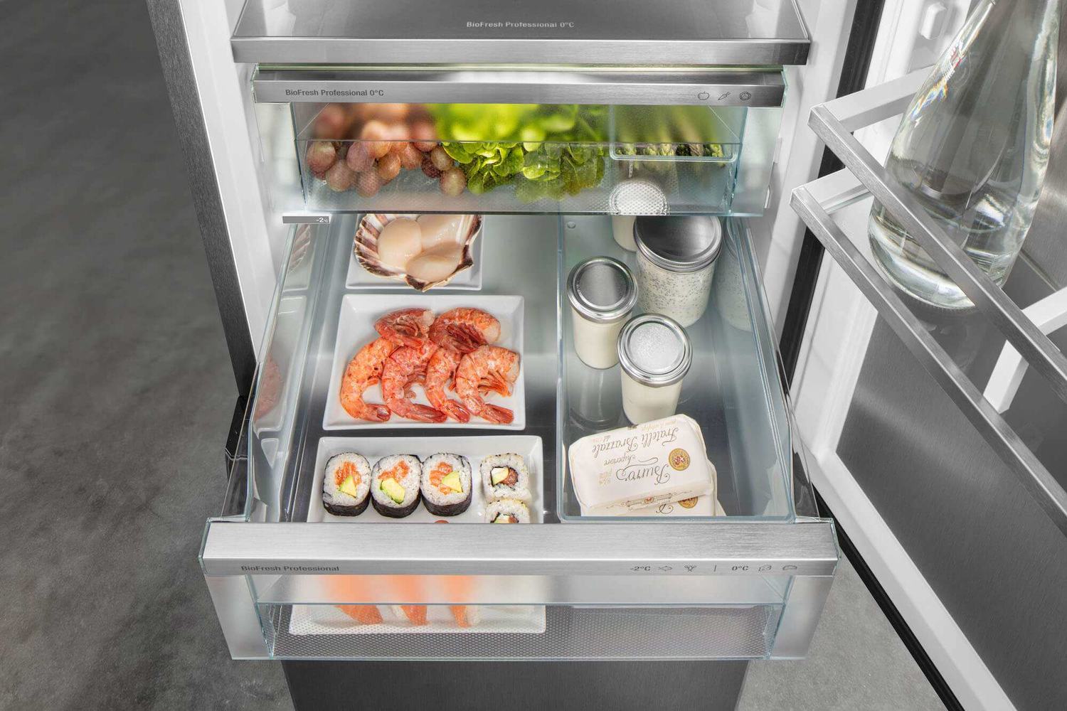 Liebherr BioFresh-Schubfach mit Fisch, Garnelen und Gemüse